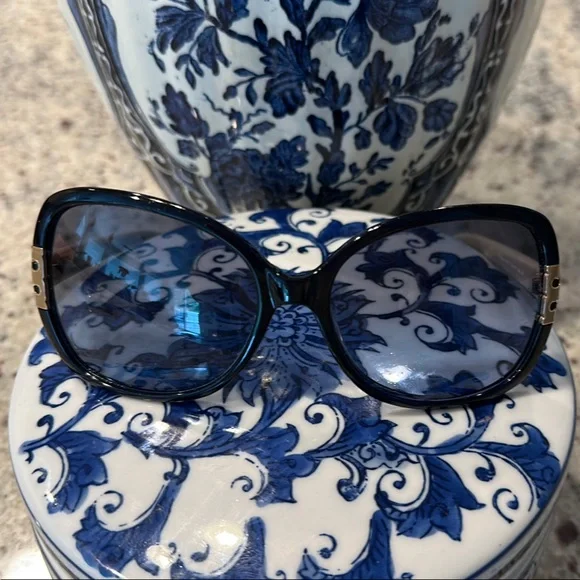 Tory Burch TY 7131 Navy Blue Tortoise Gold Tone Hardware 100 UV Prot Sunglasses Tory Burch TY7131 Sunglasses | FREE Shipping - Go-Optic.com  main image 3